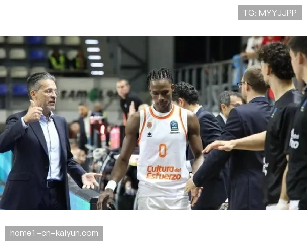 西部季后赛席位争夺激烈 勇士太阳开拓者形成缠斗态势